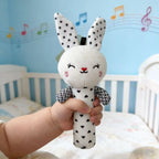 Hochet Bâton en Peluche Noir et Blanc - vue 2