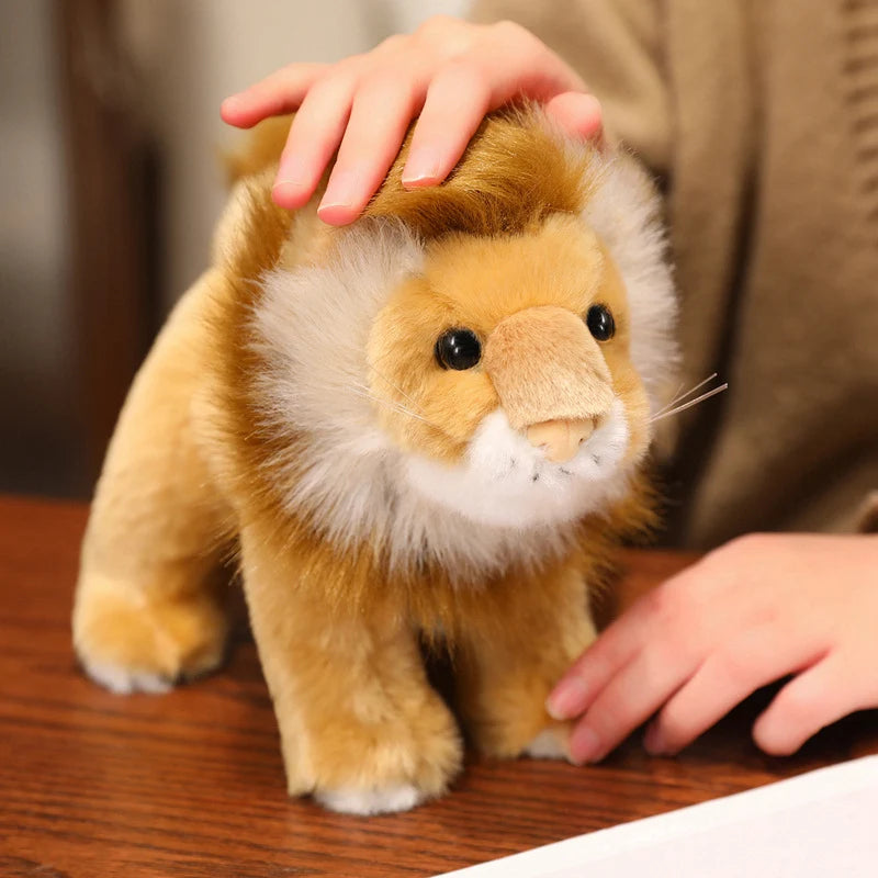 Petit Lion Réaliste en Peluche - vue 3