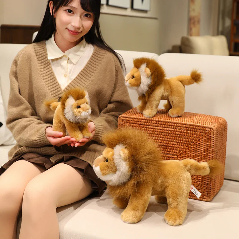 Petit Lion Réaliste en Peluche - vue 5