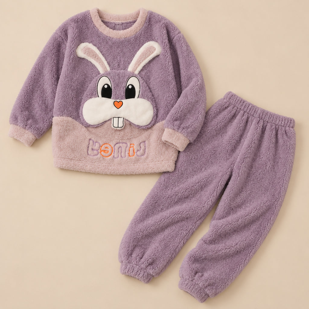Pyjama moumoute fille et femme lapin violet deux pièces posé à plat sur fond beige, sans personne
