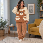 Pyjama polaire femme et ado ours brun à grandes pattes porté, vue frontale