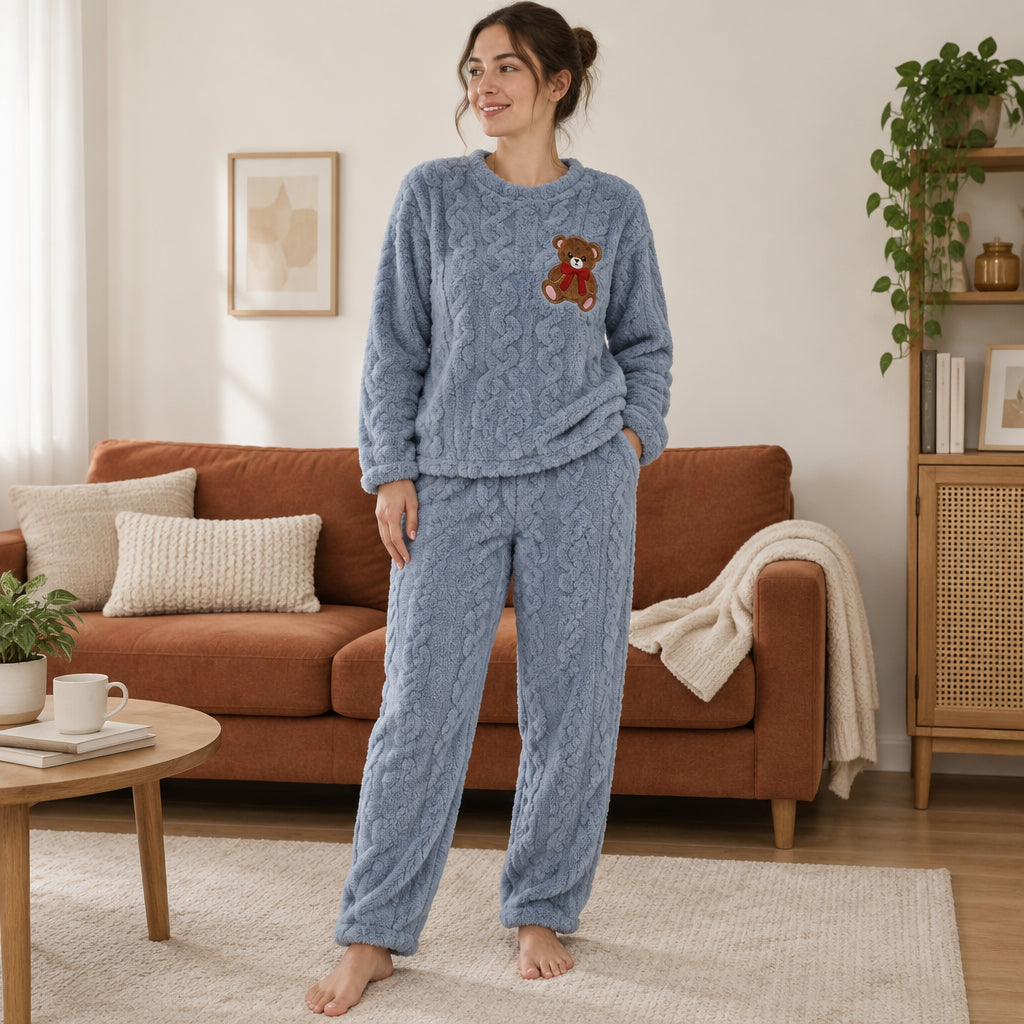 Pyjama hiver fille ourson brodé effet torsadé porté, vue frontale