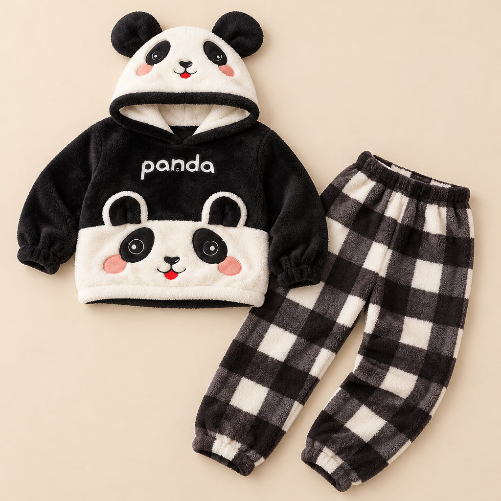 Ensemble pyjama deux pièces Pyjama chaud panda noir et blanc à capuche pour la famille posé à plat sur fond beige, sans personne