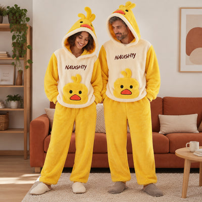 Cover frontale de Pyjama hiver canard jaune à capuche, portée et entièrement visible