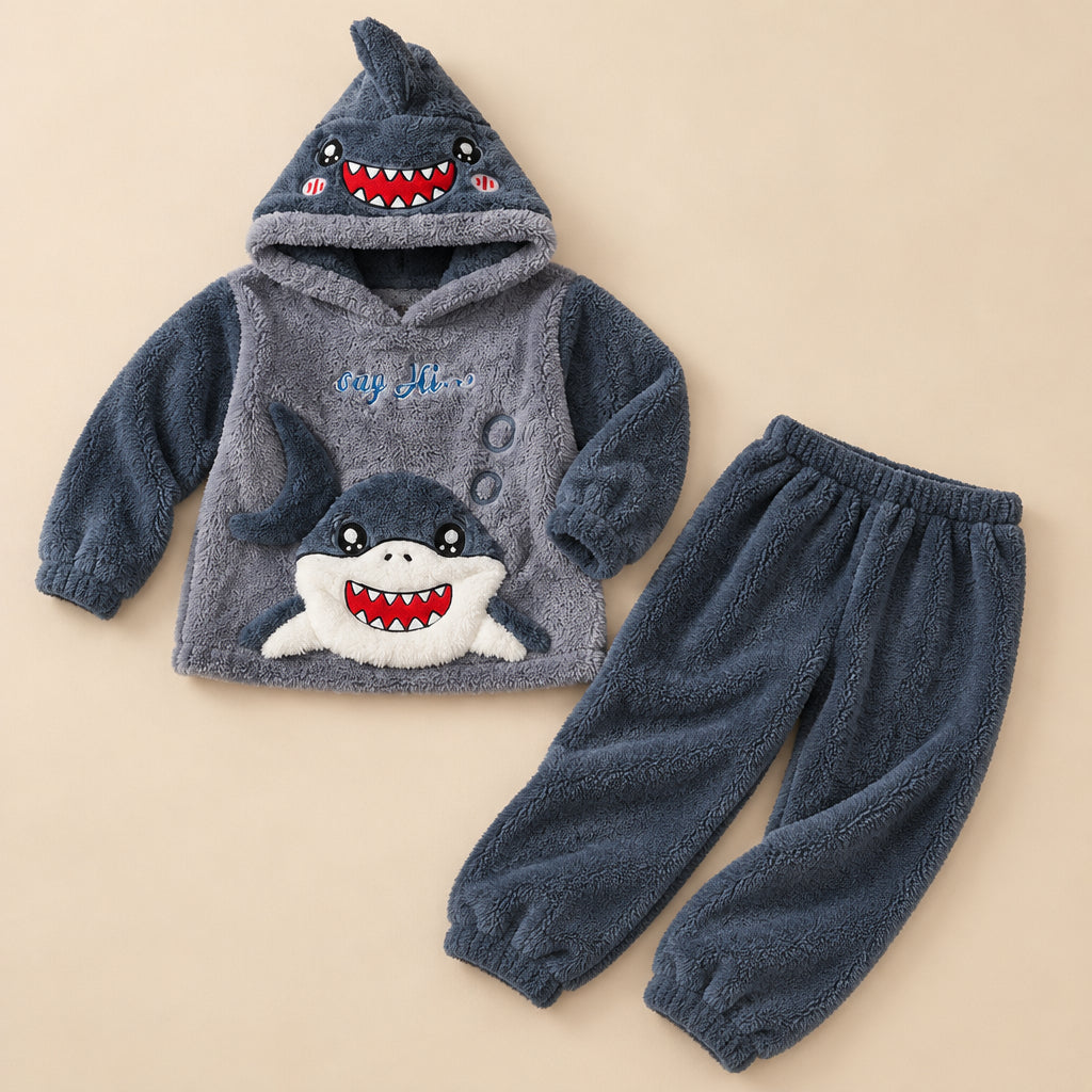 Ensemble pyjama deux pièces Pyjama moumoute requin mignon à capuche posé à plat sur fond beige, sans personne