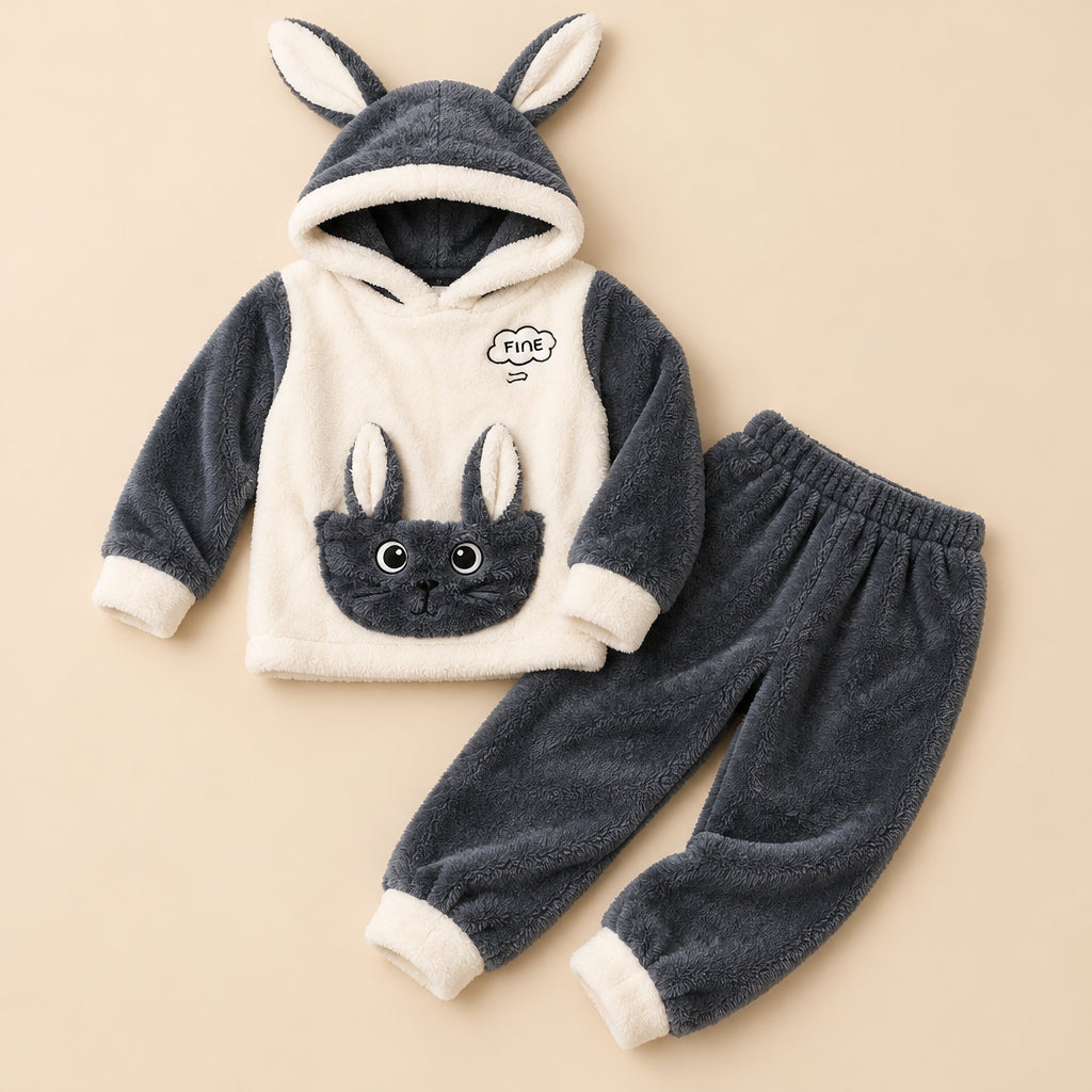 Ensemble pyjama deux pièces Pyjama polaire panda doux à capuche famille posé à plat sur fond beige, sans personne