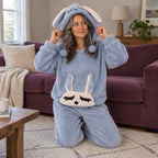 Cover frontale de Pyjama chaud lapin bleu à capuche adulte, portée et entièrement visible