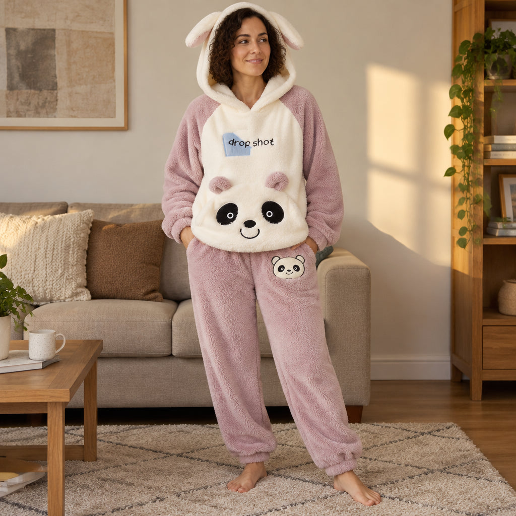 Cover frontale de Ensemble pyjama panda rose à capuche femme, portée et entièrement visible