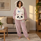 Cover frontale de Ensemble pyjama panda rose à capuche femme, portée et entièrement visible