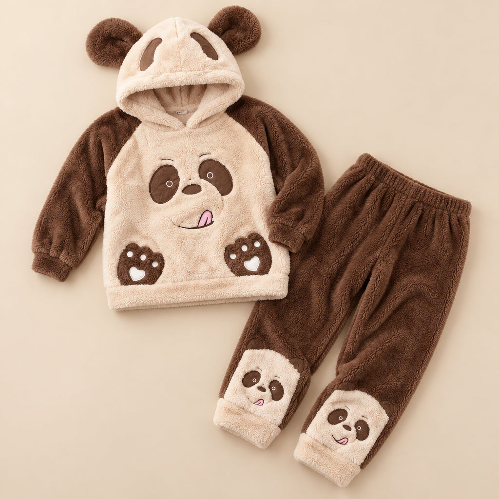 Ensemble pyjama deux pièces Pyjama moumoute chien marron à capuche homme posé à plat sur fond beige, sans personne
