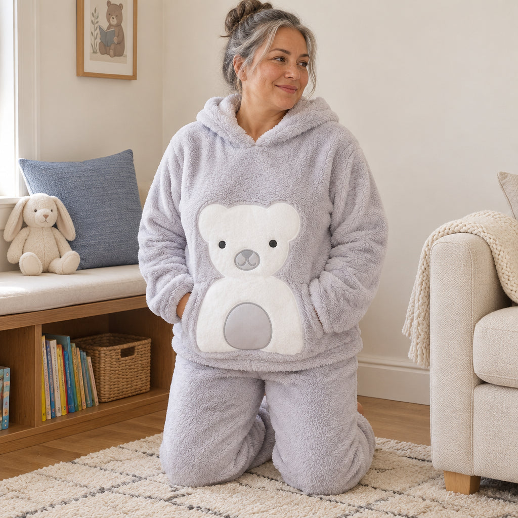 Cover frontale de Pyjama polaire ours gris pour femme, portée et entièrement visible