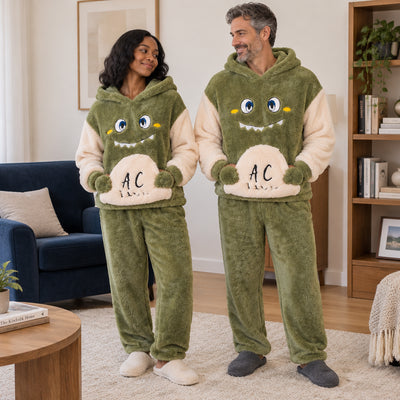 Cover frontale de Pyjama chaud couple dinosaure vert à capuche, portée et entièrement visible