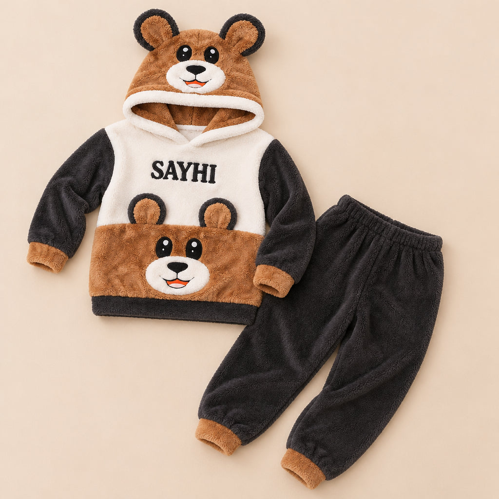 Ensemble pyjama deux pièces Pyjama d’hiver couple ours brun doux à capuche posé à plat sur fond beige, sans personne