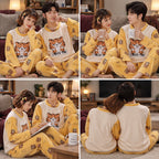 Quatre angles de Pyjama hiver couple tigre jaune kawaii porté