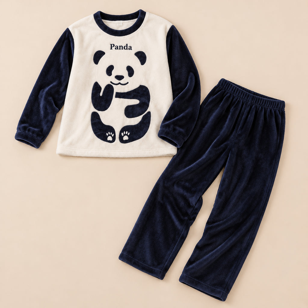 Ensemble pyjama deux pièces Pyjama polaire couple panda doux posé à plat sur fond beige, sans personne