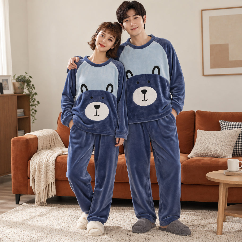 Cover frontale de Pyjama hiver couple ours bleu mignon, portée et entièrement visible