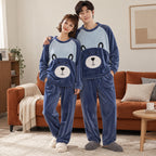 Cover frontale de Pyjama hiver couple ours bleu mignon, portée et entièrement visible