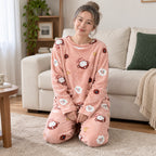 Cover frontale de Pyjama chaud femme et ado singe rose mignon, portée et entièrement visible