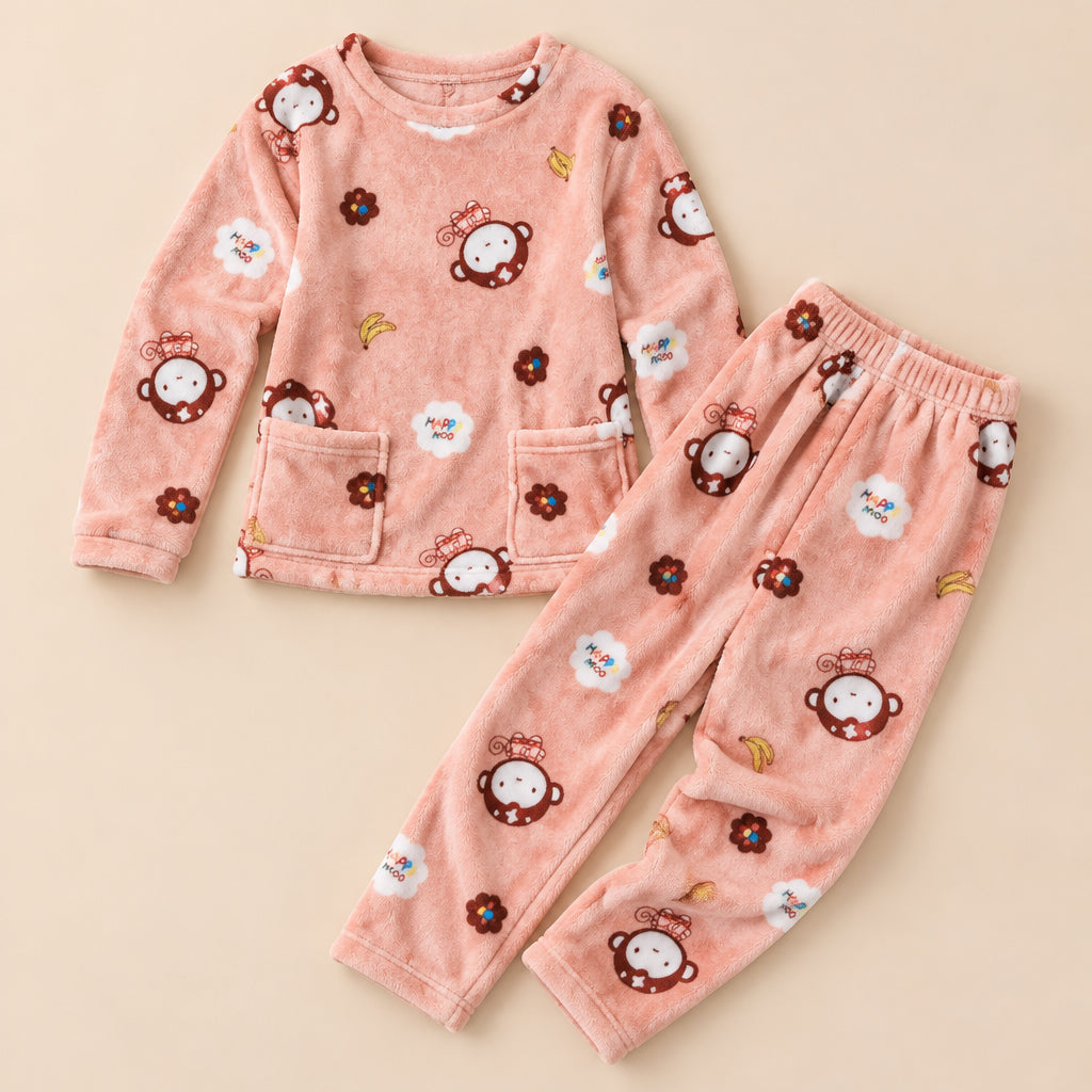 Ensemble pyjama deux pièces Pyjama chaud femme et ado singe rose mignon posé à plat sur fond beige, sans personne