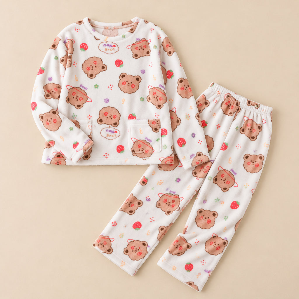 Ensemble pyjama deux pièces Pyjama moumoute femme et ado ours fleuri posé à plat sur fond beige, sans personne
