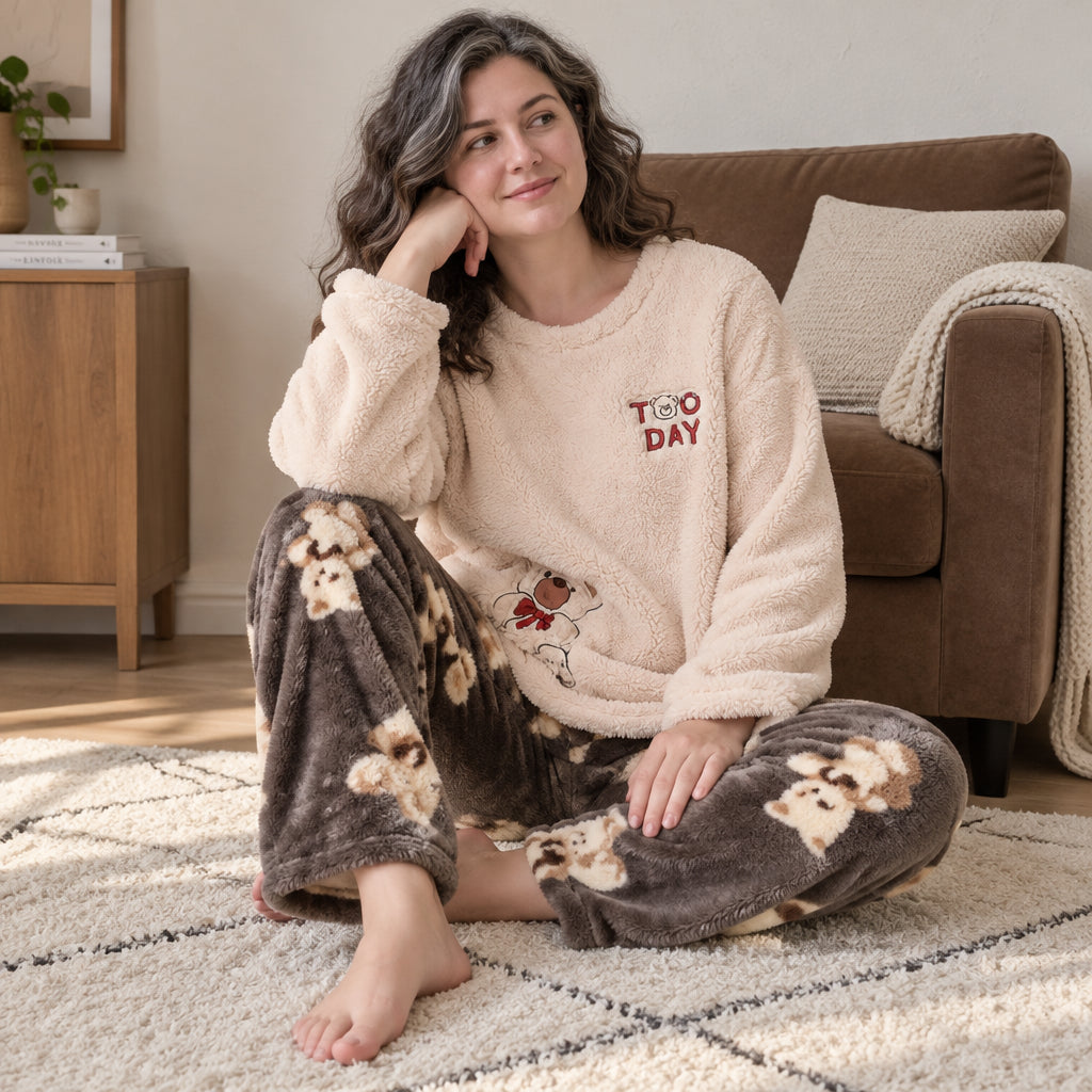 Cover frontale de Ensemble pyjama femme et ado ours beige et marron, portée et entièrement visible