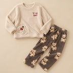 Ensemble pyjama deux pièces Ensemble pyjama femme et ado ours beige et marron posé à plat sur fond beige, sans personne