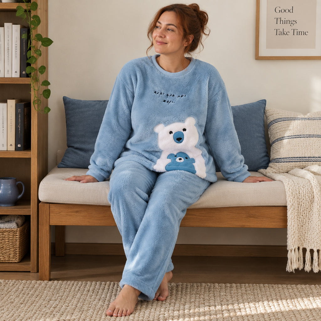 Cover frontale de Pyjama polaire femme et ado duo d’ours bleu doux, portée et entièrement visible