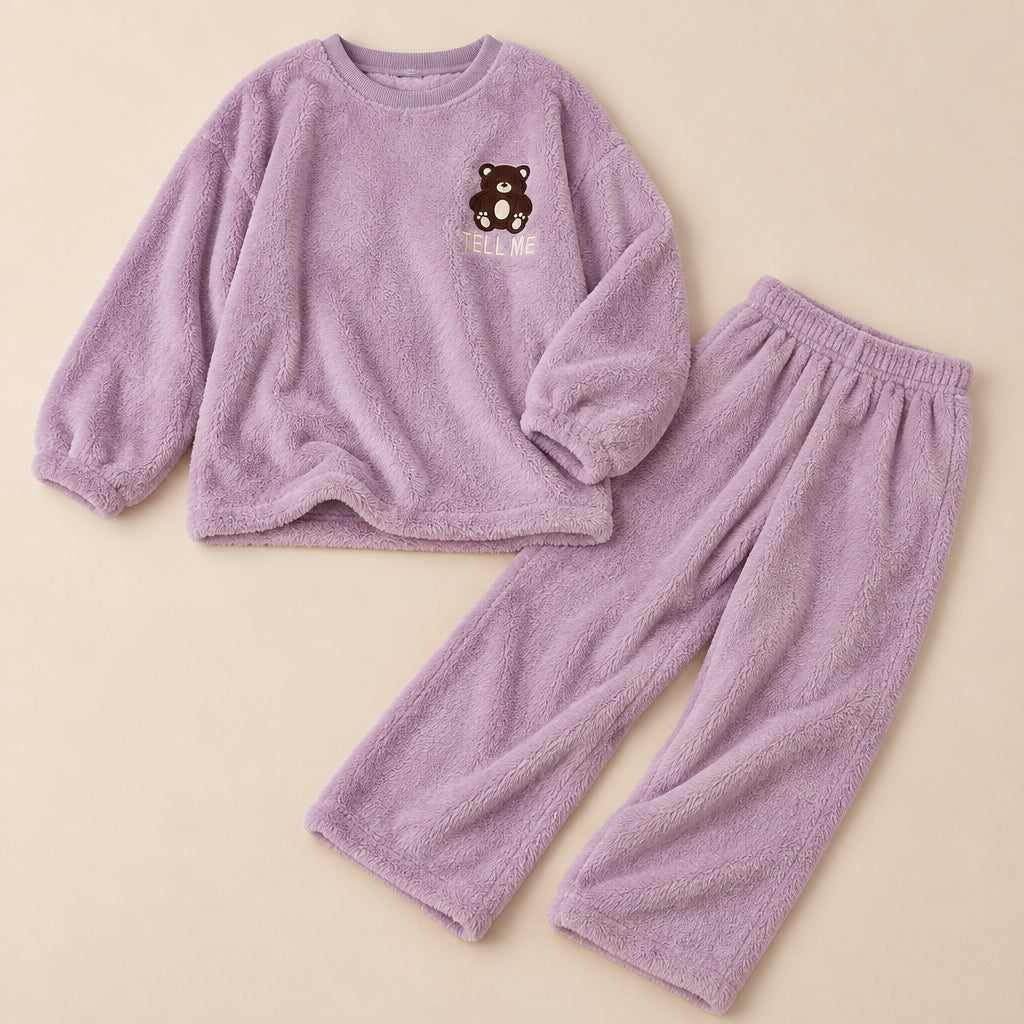Ensemble pyjama deux pièces Pyjama chaud femme et ado petit ours violet posé à plat sur fond beige, sans personne