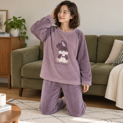 Cover frontale de Ensemble pyjama fille et femme lapin prune, portée et entièrement visible