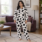 Cover frontale de Ensemble pyjama femme et ado vache noir et blanc, portée et entièrement visible