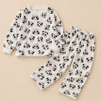 Ensemble pyjama deux pièces Ensemble pyjama femme et ado pandas imprimés posé à plat sur fond beige, sans personne