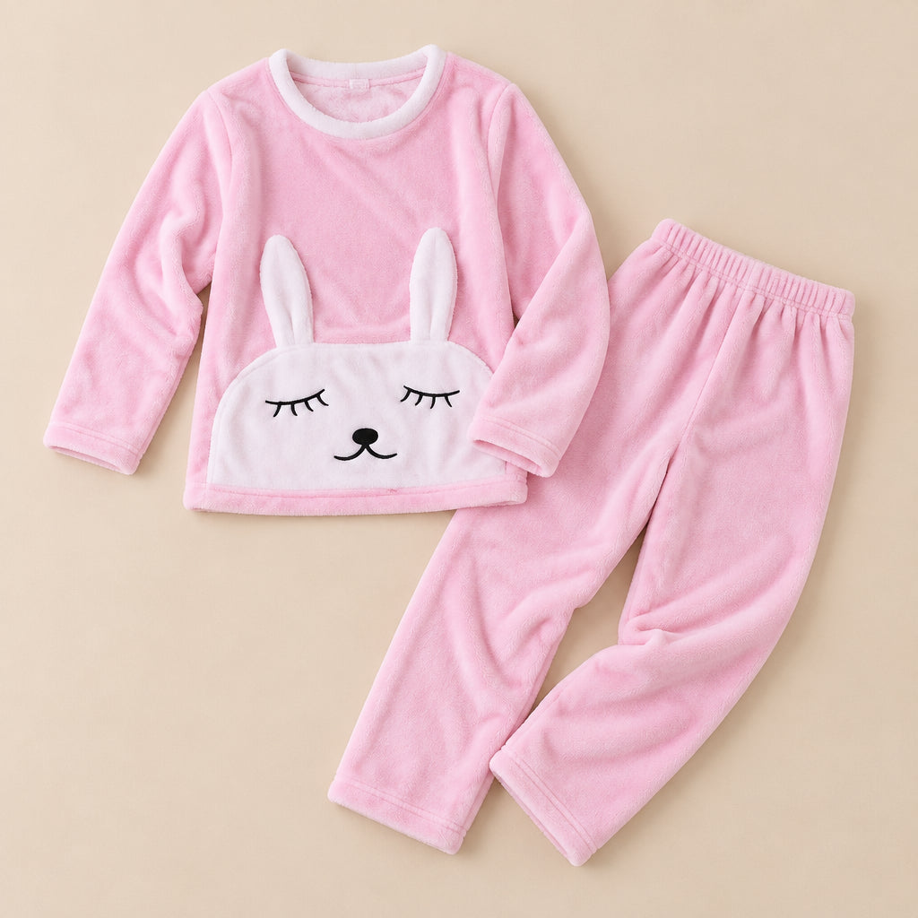 Ensemble pyjama deux pièces Pyjama pilou pilou femme et ado lapin rose tendre posé à plat sur fond beige, sans personne