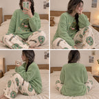 Quatre angles de Pyjama chaud femme et ado dinosaure vert et écru porté