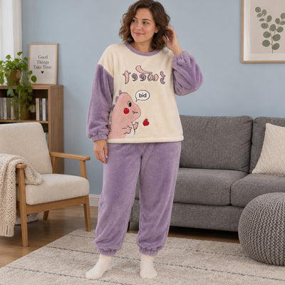 Cover frontale de Pyjama hiver femme et ado dinosaure violet, portée et entièrement visible