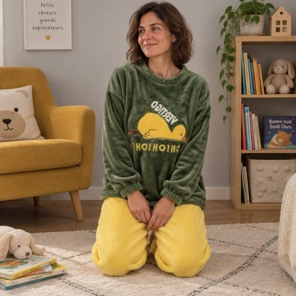 Cover frontale de Ensemble pyjama fille et femme canard jaune et vert, portée et entièrement visible