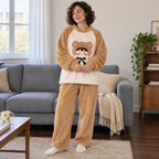 Cover frontale de Ensemble pyjama fille et femme motif ourson beige à nœud, portée et entièrement visible