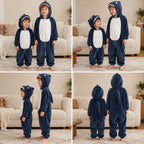 Quatre vues du Kigurumi requin enfant porté