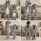 Quatre vues du Combinaison pyjama zèbre rayé enfant porté