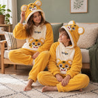 Enfants portant Pyjama pilou pilou tigre doux à capuche famille