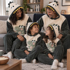 Famille portant Pyjama pilou pilou dinosaure doux à capuche